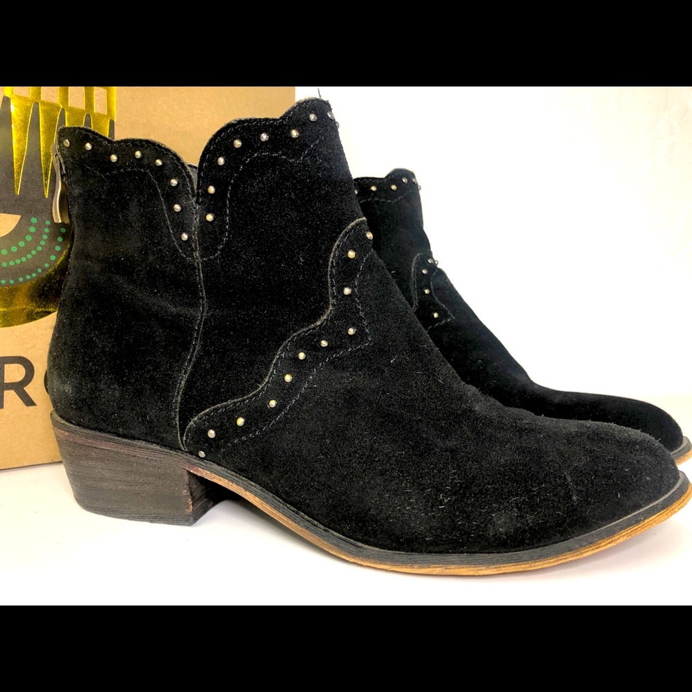 Chinese Laundry Black suede ankle booties